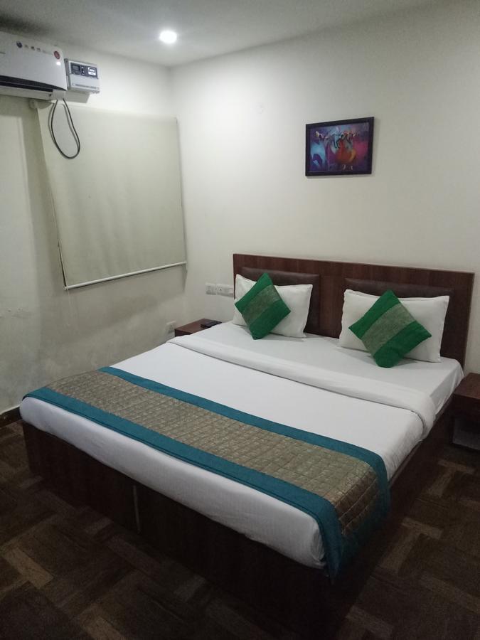 Hotel Nathu Palace New Delhi Exterior photo