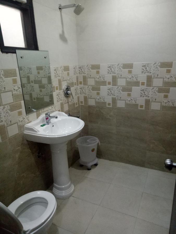Hotel Nathu Palace New Delhi Exterior photo